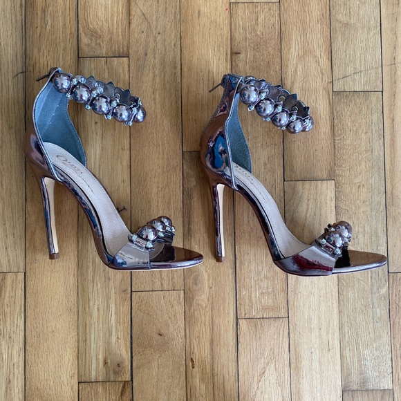 Metallic Silver Bomb Heels💣 - Picture 6 of 8